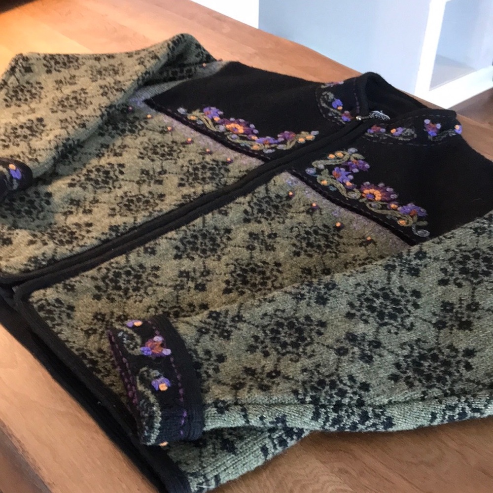 Embroidered Green and Black Women's Zip Cardigan Sweater